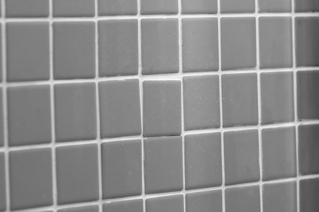 Error in the installation of tiles - black and white